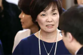 日本前首相夫人安倍昭惠，狂热追星、酗酒成性，安倍还能忍多久？图片