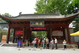 时隔一年，西安小雁塔终于重新开放！风格变化很大，你更喜欢哪种图片