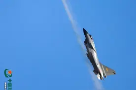 我是中国人民解放军丨歼-10：超低空飞行！太太太太太震撼了图片