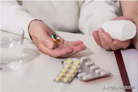 赵叔吃他汀后突发严重肝损伤，医生提醒：他汀不能和这药混用图片