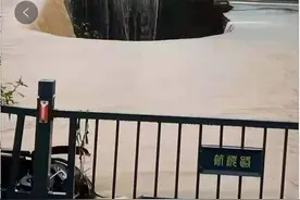 网友紧急提醒：工人路航海路金水河桥塌方！人车绕行图片