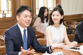 27岁章泽天开挂！500亿登顶最年轻女富豪，颜值气质吊打阔太甘比图片