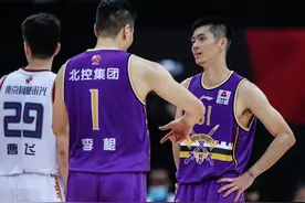 内讧！王子瑞假摔被换下遭北控副总怒骂：什么臭毛病！坐下去图片