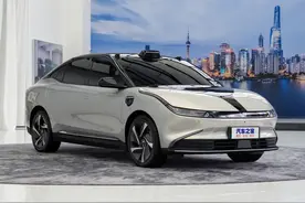 3个激光雷达、7颗800万像素摄像头，近5米长的中国车，太长脸了图片