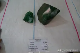 会卡色料翡翠原石是这样切涨的，朋友们来仔细品图片