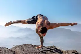 男人练瑜伽的好处你知道吗？图片