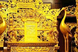 故宫发生怪事！一外国人坐了龙椅后离奇死亡，连专家也难以解释图片