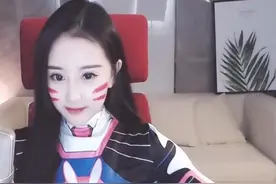 女主播穿着正常，却因玩狗链导致黑屏，史上最快封号图片