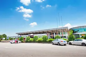 ​高速公路服务区内不能自己修车，高速乱象为何屡禁不止？图片
