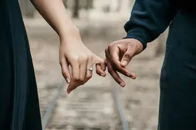 想要个小奶狗男友，又怕姐弟恋难长久？不怕，这有三条锦囊妙计图片