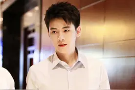 任豪的衬衣造型看不懂，人帅衣好却没穿出风格：男士穿搭分析图片