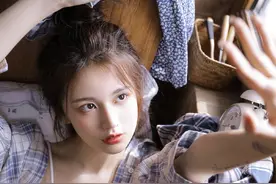 白皙尤物美女性感撩人，清纯可人的小姐姐，你心动了吗？图片