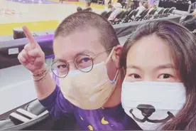 40岁陈冠希罕秀恩爱，皱纹丛生发际线堪忧，疑似发福男神不再图片