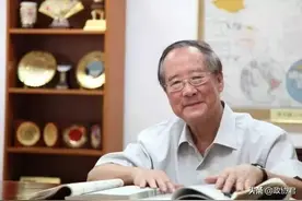 从《红楼梦》中追寻中国文化精神——杨义先生谈《〈红楼梦〉精华笺证》创作思考图片