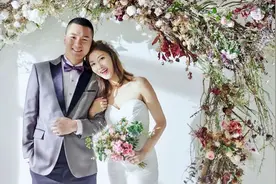 36岁李彩桦突然宣布婚讯让粉丝吃惊，嫁内地钢材老板住10亿四合院图片