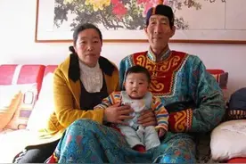 娶小28岁娇妻，获吉尼斯世界纪录，这个2.36米高的男人有什么能耐图片