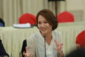 她是福州马尾人，全球500强唯一华人女老板，中国餐饮的大姐大图片