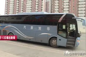 桥下掉头车顶被刮（续）：限高牌归属仍未确定图片