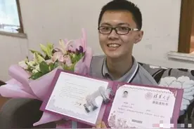 高考生被清华录取，获赠一套房及百万奖金让人羡慕：知识改变命运图片