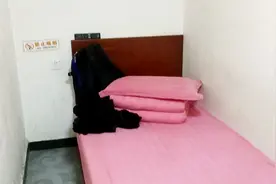 北京西站旁边的地下室旅馆，115元一天，大家觉得怎么样？视频封面