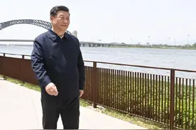 三见习近平——二十七评《习近平在福建》系列采访实录之《习近平同志善于抓重点工作、抓关键环节》图片
