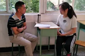 家长怒斥老师（1+3）×2=8为何错，老师解释后，网友：好严谨图片