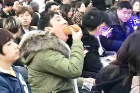 IG夺冠思聪吃热狗 细数中国电竞的发展历程视频封面
