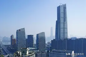 江岸区第一高楼，武汉中信泰富大厦，建设过程曲折图片