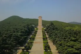 淮海战役烈士纪念塔：人民军队与人民群众血肉相连 |碑文中的党史图片