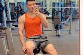 那个在电梯里被偶遇的小哥，“肉感”身材撩人，这体型是认真的吗图片