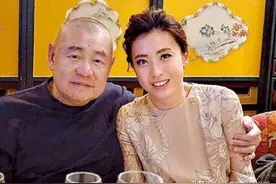 巨富刘銮雄66岁换肾，奖励37岁妻子500亿，生三胎再送24套房图片