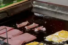 街头豪华三明治太火爆，配料丰富口味多样，夹片芝士咬一口就拉丝图片