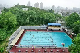 福建张女士报名游泳私教，才上一节课，教练就后悔了图片