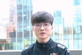 Faker回应Deft的F闪言论：我也不想和用D闪的人讲话图片
