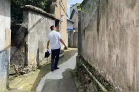 女儿替前夫担保欠下120多万债务，老父亲攒养老金一笔笔替她还！最终连债主都动容图片