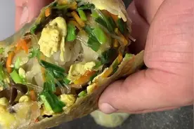 教你做好吃的素菜饼，外酥里香皮薄馅大，保证大人小孩都爱吃图片