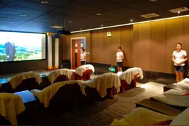 为何现在很多人不住酒店，改在洗浴中心过夜了？游客：舒服图片