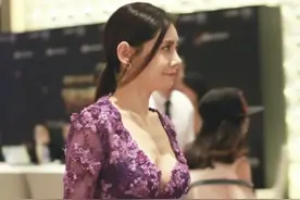于晓光“金屋藏娇”，娇妻秋瓷炫穿紫色绣花裙亮相，瞬间被美到了图片