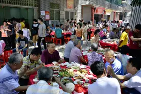 在农村坐大席吃美食的趣事图片