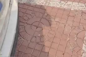 哭笑不得！河北一开锁师傅车子被锁瞬间懵圈：没看写开锁两字？图片