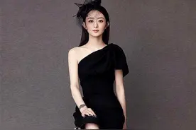 赵丽颖蓝色星空纱裙，搭配淡雅妆容酷飒甜美，简直就是个冰雪美人图片