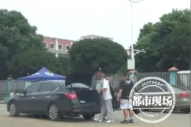 南昌一家高校门口“黑车”又回来，司机直接进校园拉客图片