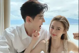 人不红，绯闻女友倒挺多，这次终于被一个小19岁的姑娘征服了图片