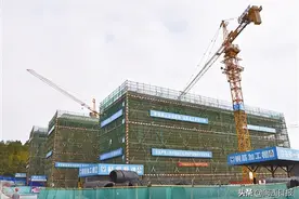 永定职业学校项目工人们正在抓紧主体施工图片