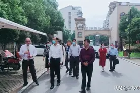 鄂州市人大常委莅临洋澜湖一号小区调研物业管理工作图片