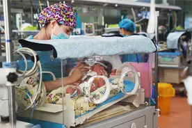 孩子别怕！ 16个婴儿雨夜平安降生，157个幼儿园孩子在老师呵护下度过人生第一个“寄宿之夜”图片