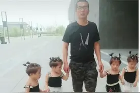 4胞胎女儿来爷爷家蹭饭，爷爷大喊快关门，孩子的话令全场大笑图片