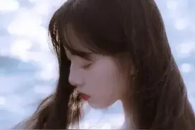 我只能远远的看着你的背影，连招呼的勇气都没有图片