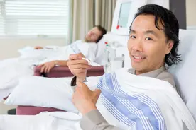52岁患癌，17个月后治愈，富豪就能治愈癌症？医生告诉你真相图片