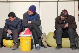 50后、60后找工作四处碰壁，大龄农民出路在哪？内行给出2条建议图片